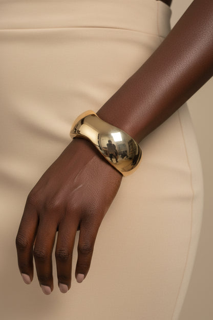 Chunky, Modern Wave Design Hinged Bangle Bracelet:Gold Plated
