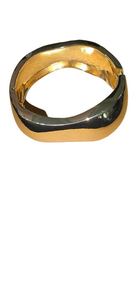 Chunky, Modern Wave Design Hinged Bangle Bracelet:Gold Plated