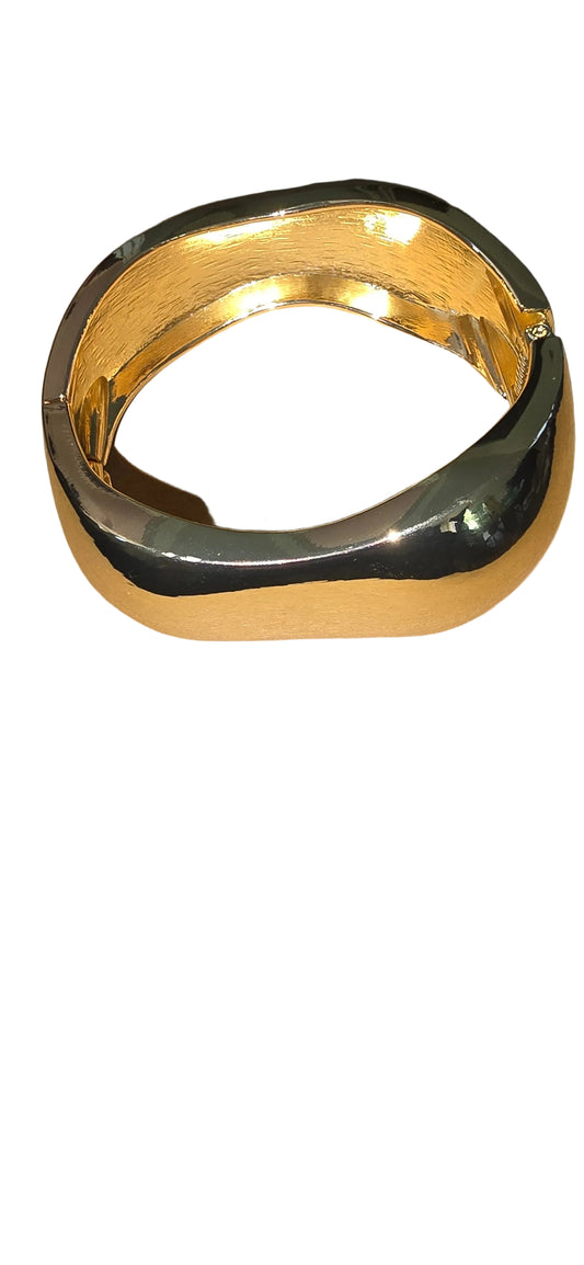 Chunky, Modern Wave Design Hinged Bangle Bracelet:Gold Plated